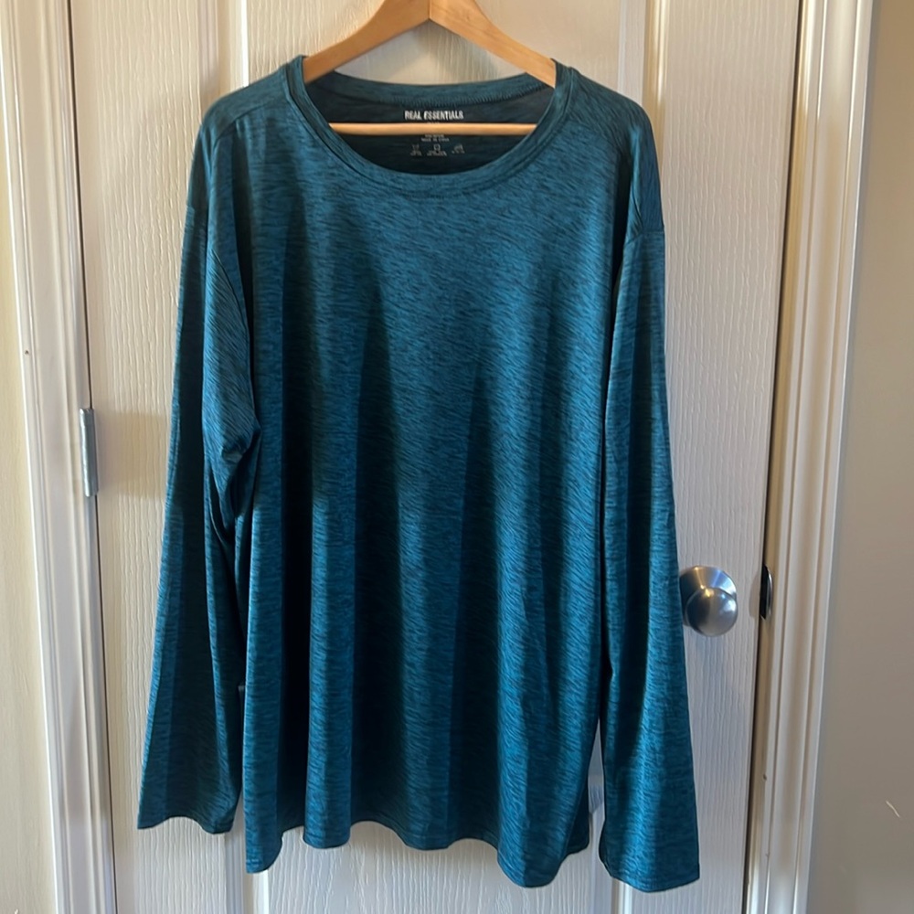 Men’s 3xl long sleeve tee shirt 90% poly 10% spandex good condition